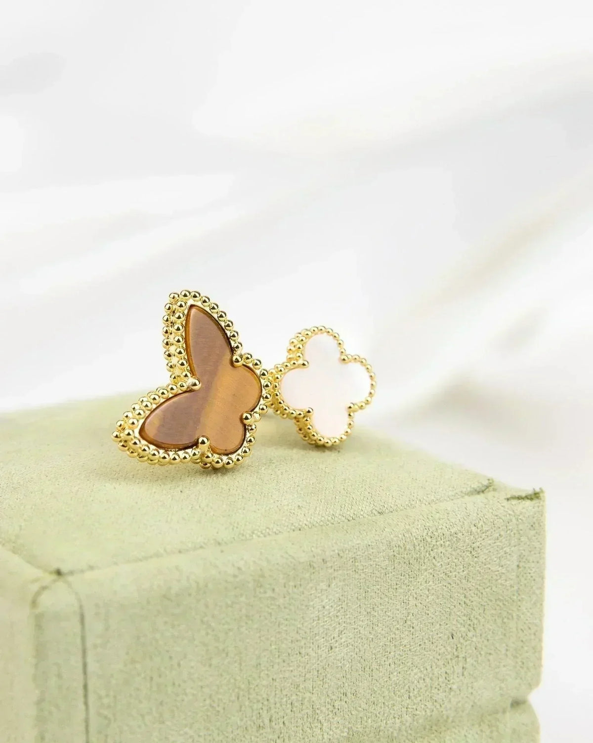 {
"Resenly Jewelry": "Resenly Jewelry",
"LUCKY BETWEEN THE FINGER RING": "ラッキー・ビトウィーン・ザ・フィンガー・リング"
}