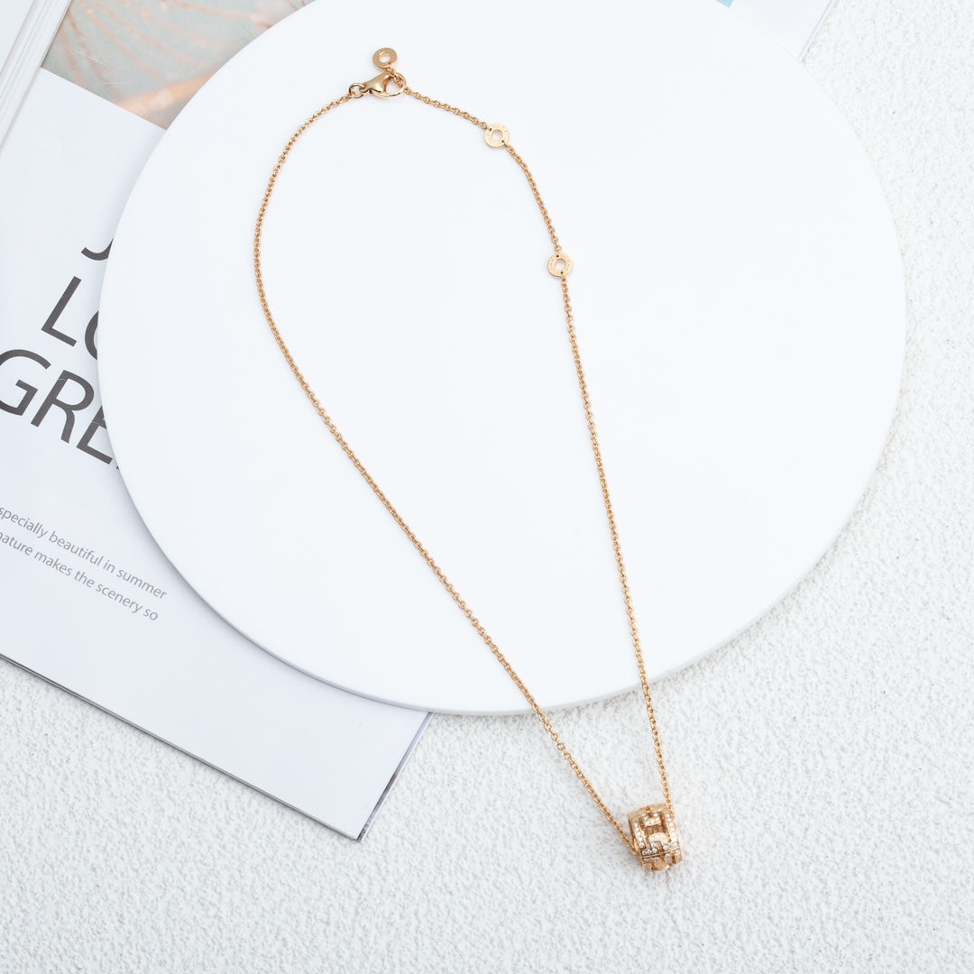 {
"Resenly Jewelry": "レゼンリー・ジュエリー",
"PARENTESI NECKLACE PINK GOLD DIAMOND": "パレンテシ ネックレス ピンクゴールド ダイヤモンド"
}