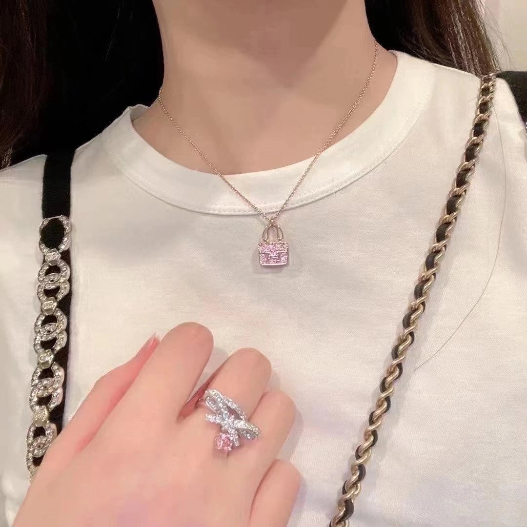 {
"Resenly Jewelry": "Resenly Jewelry",
"CONSTANCE PEDANT PURPLE DIAMOND NECKLACE": "コンスタンス ペンダント パープルダイヤモンド ネックレス"
}
