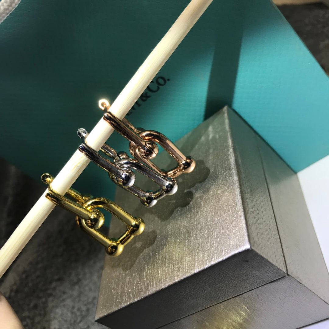 {
"Resenly Jewelry": "レゼンリー・ジュエリー",
"HARDWARE DROP EARRINGS DOUBLE LINK": "ハードウェア ドロップピアス ダブルリンク"
}
