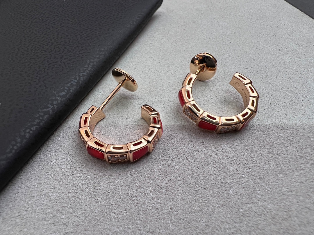 {
"Resenly Jewelry": "Resenly Jewelry",
"SERPENTI CARNELIAN PINK GOLD EARRINGS": "セルペンティ カーネリアン ピンクゴールド イヤリング"
}