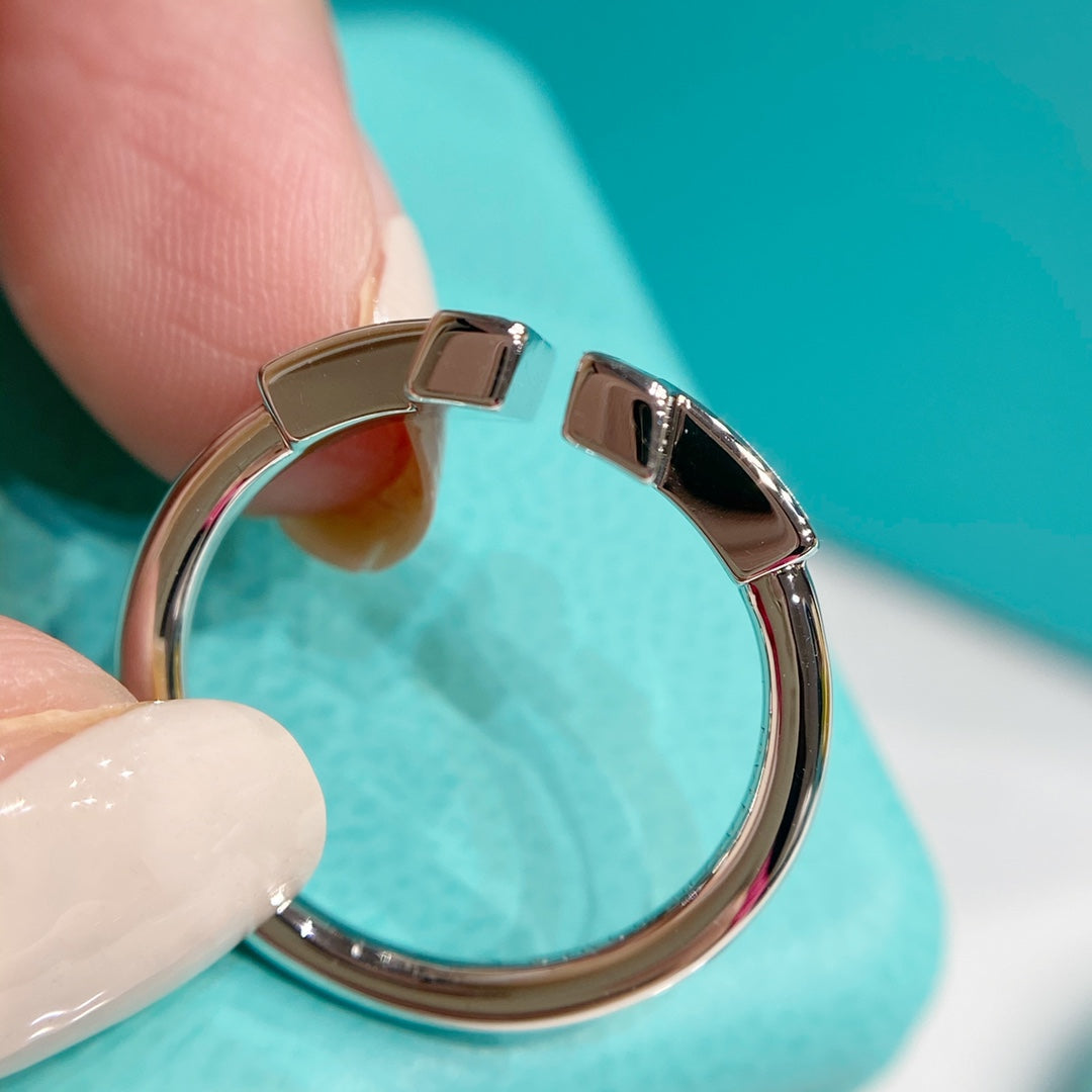 {
"Resenly Jewelry": "レセンリージュエリー",
"WIRE TURQUOISE DIAMOND RING SILVER": "ワイヤー ターコイズ ダイヤモンド リング シルバー"
}