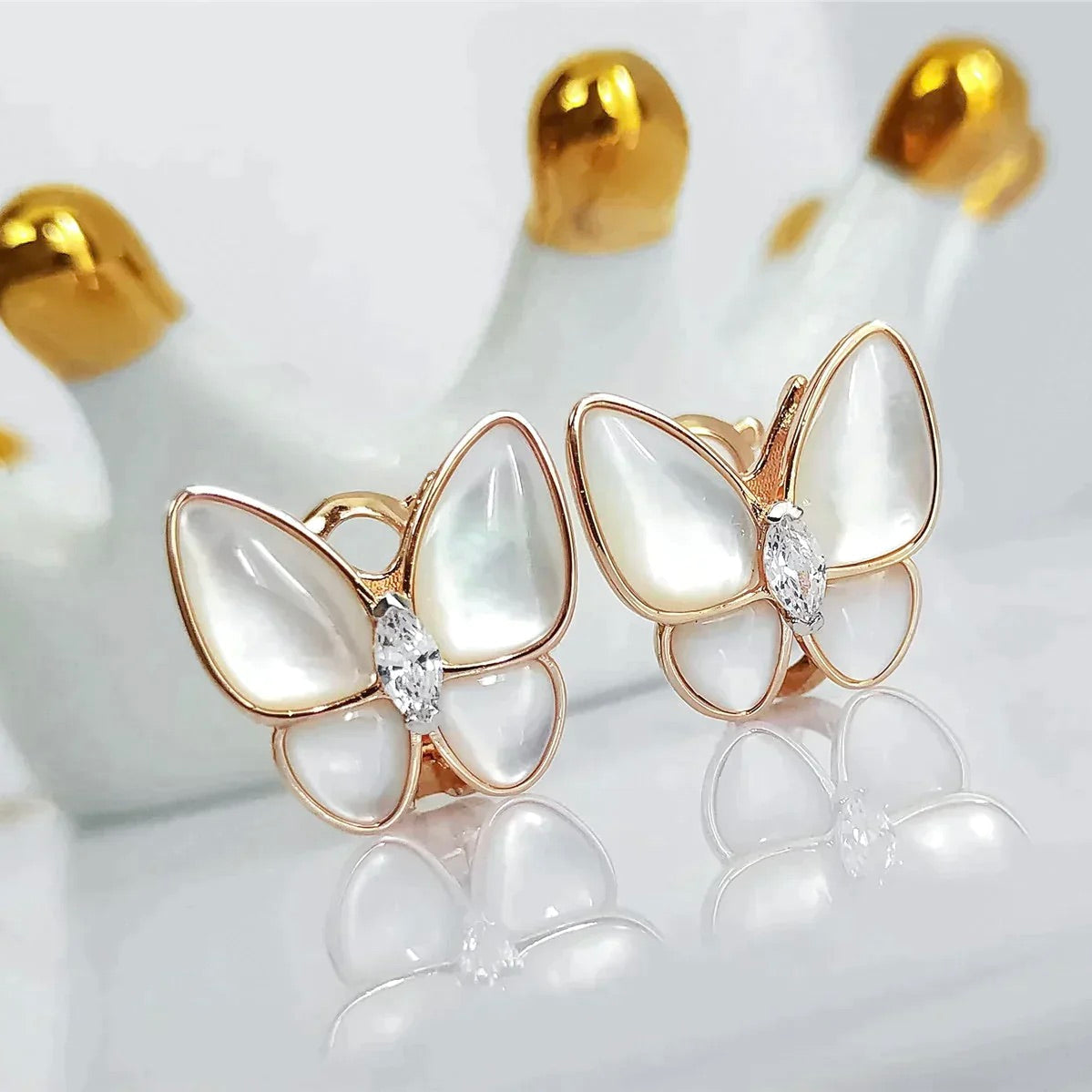 {
"Resenly Jewelry": "Resenly Jewelry",
"BUTTERFLY MOP DIAMOND EARRINGS": "バタフライ MOP ダイヤモンドピアス"
}