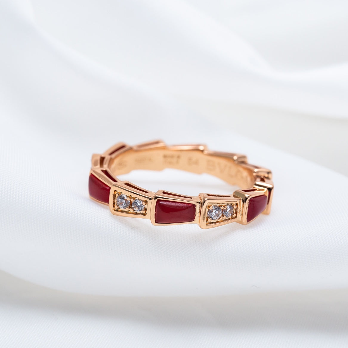 {
"Resenly Jewelry": "レゼンリー・ジュエリー",
"SERPENTI RING PINK GOLD CARNELIAN DIAMOND 3MM": "セルペンティ リング ピンクゴールド、カーネリアン、ダイヤモンド 3mm"
}