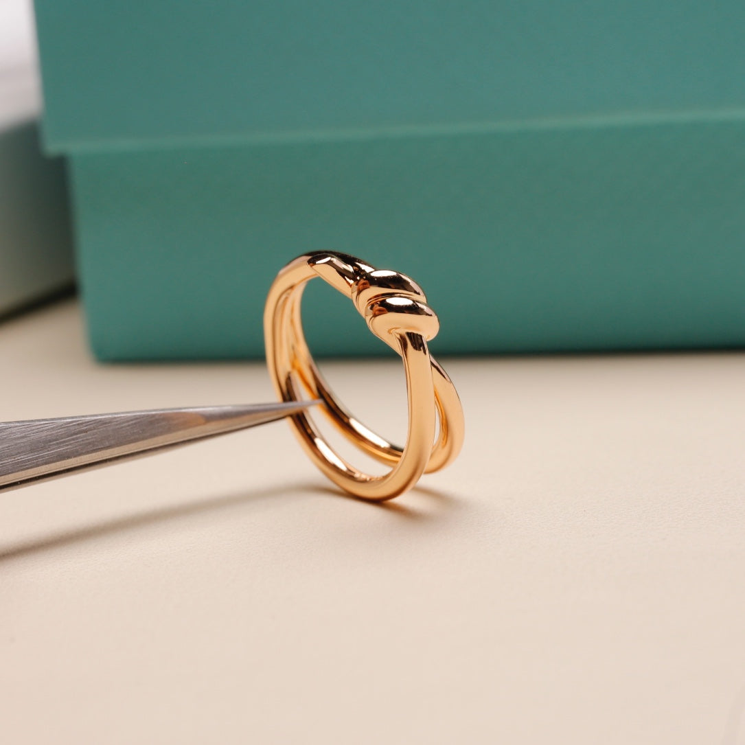 {
"Resenly Jewelry": "リゼンリー・ジュエリー",
"KNOT RING PINK GOLD": "ノットリング ピンクゴールド"
}