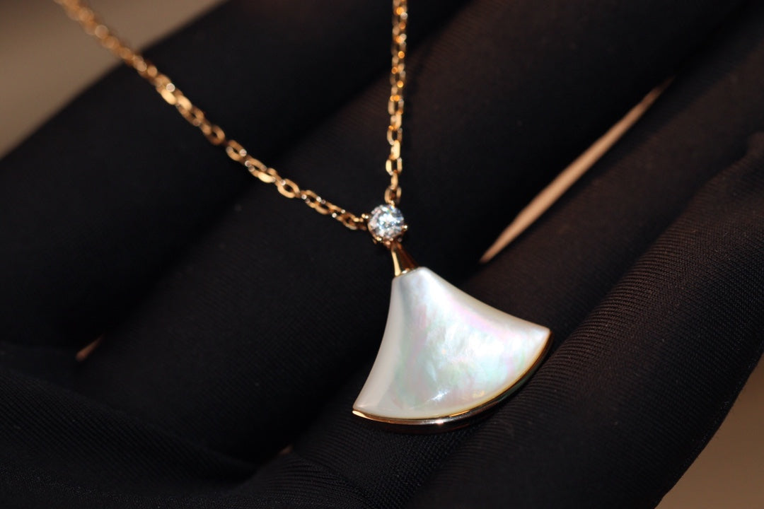 {
"Resenly Jewelry": "Resenly Jewelry",
"DREAM NECKLACE WHITE MOP PINK GOLD 1 DIAMOND": "ドリームネックレス ホワイトMOP ピンクゴールド 1ダイヤモンド"
}