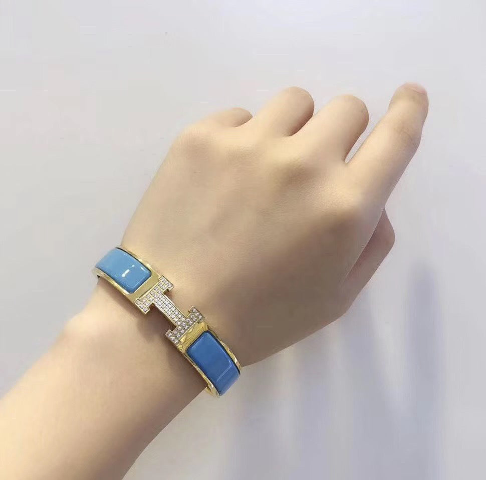 {
"Resenly Jewelry": "Resenly Jewelry",
"H CLOUD BLUE BRACELET GOLD DIAMOND": "H CLOUD ブルーブレスレット ゴールド ダイヤモンド"
}