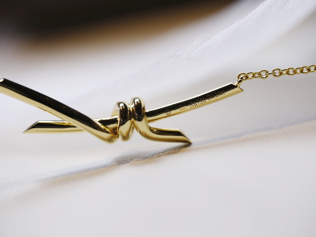 {
"Resenly Jewelry": "Resenly Jewelry",
"KNOT NECKLACE GOLD DIAMONDS": "ノットネックレス ゴールド ダイヤモンド"
}