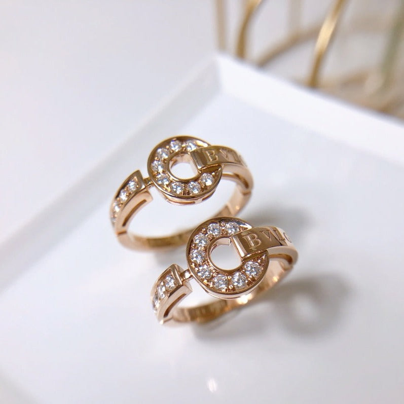 {
"Resenly Jewelry": "レゼンリー・ジュエリー",
"DREAM RING DIAMOND PINK GOLD": "ドリームリング ダイヤモンド ピンクゴールド"
}