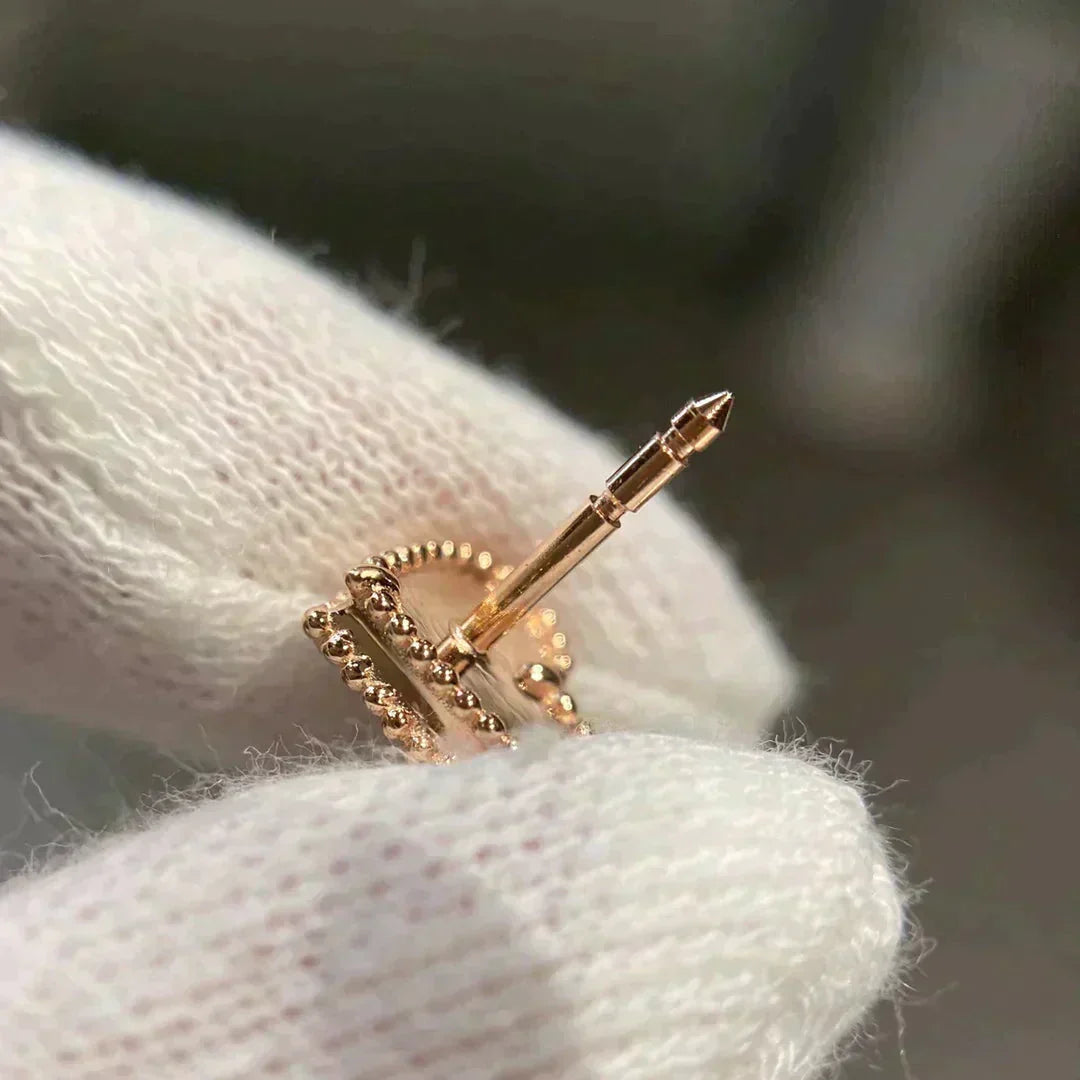 {
"Resenly Jewelry": "Resenly Jewelry",
"HEART CARNELIAN STUD EARRINGS": "ハートカーネリアン スタッドピアス"
}