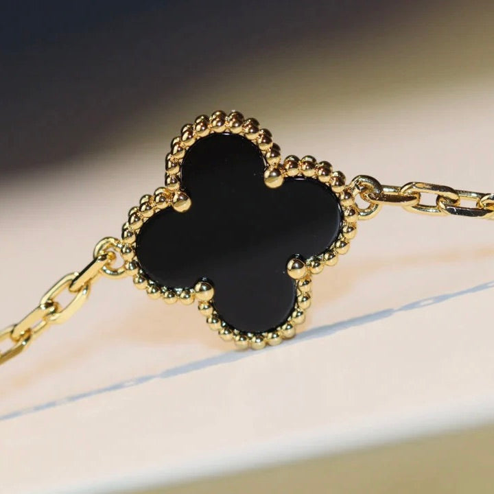 {
"Resenly Jewelry": "Resenly Jewelry",
"CLOVER 20 MOTIFS ONYX NECKLACE": "クローバー 20モチーフ オニキスネックレス"
}