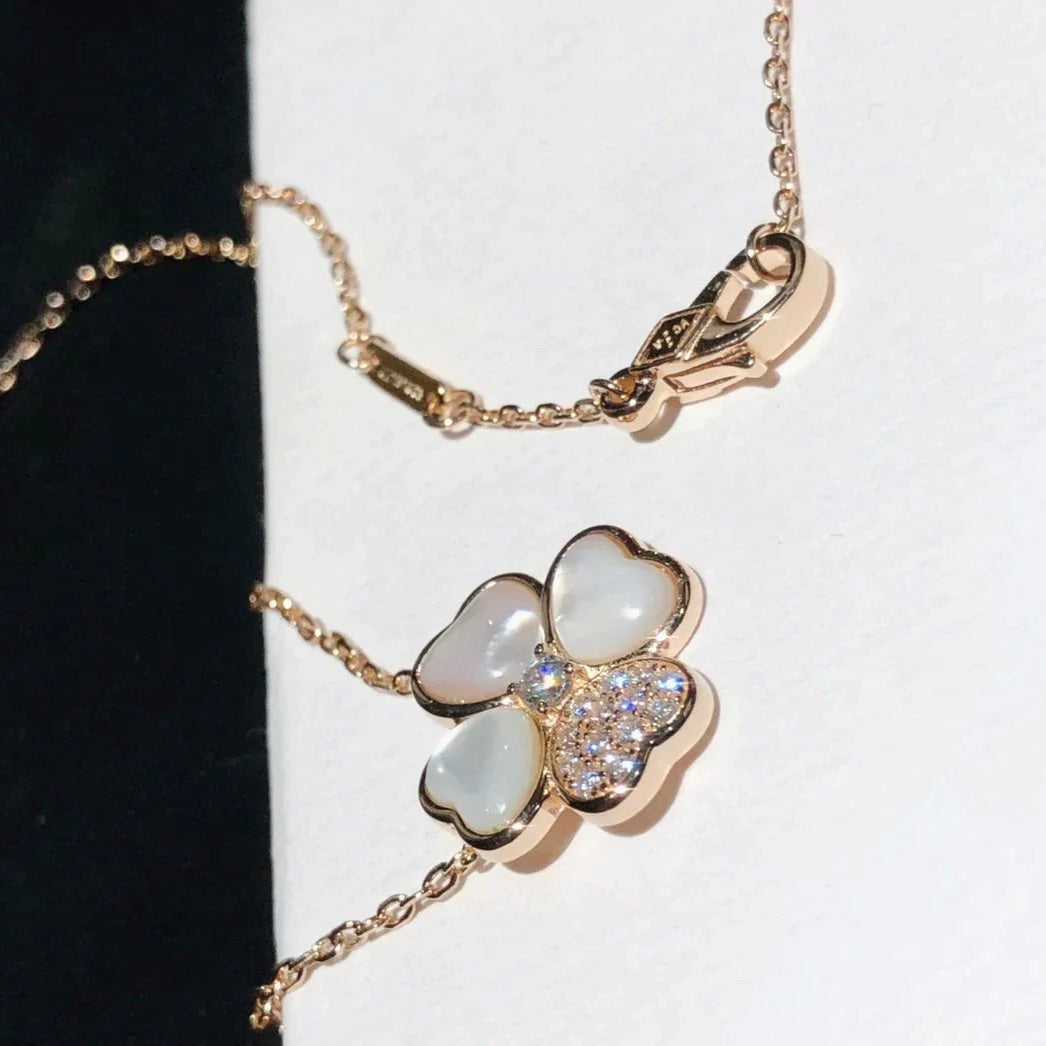 {
"Resenly Jewelry": "Resenly Jewelry",
"CLOVER MOP DIAMOND ROSE GOLD NECKLACE": "クローバー MOP ダイヤモンド ローズゴールド ネックレス"
}