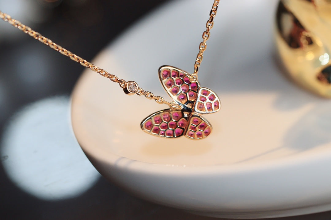 {
"Resenly Jewelry": "Resenly Jewelry",
"BUTTERFLY RED DIAMOND ROSE GOLD NECKLACE": "バタフライ レッドダイヤモンド ローズゴールド ネックレス"
}
