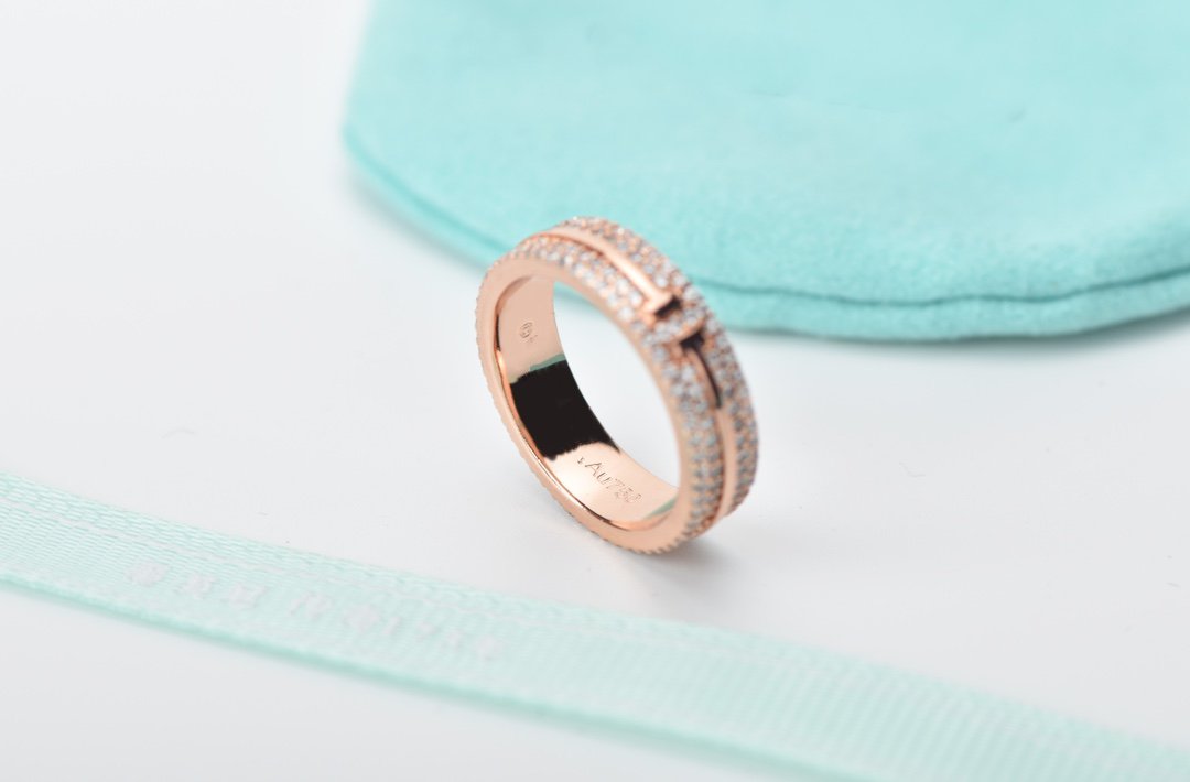 {
"Resenly Jewelry": "レゼンリー・ジュエリー",
"T WIRE DIAMOND RING": "Tワイヤー ダイヤモンドリング"
}