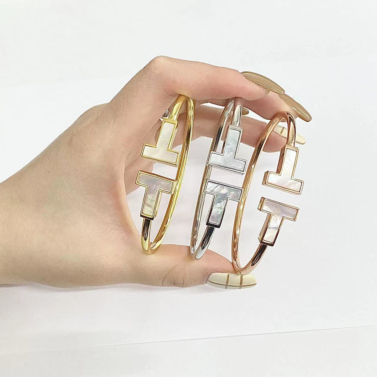 {
"Resenly Jewelry": "Resenly Jewelry",
"T WIDE MOP OPEN BRACELET": "Tワイド MOP オープンブレスレット"
}