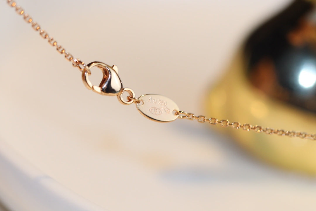 {
"Resenly Jewelry": "レゼンリー・ジュエリー",
"JEUX MALACHITE 1 DIAMOND PINK GOLD NECKLACE": "ジェ・マラカイト ダイヤモンド ピンクゴールド ネックレス"
}