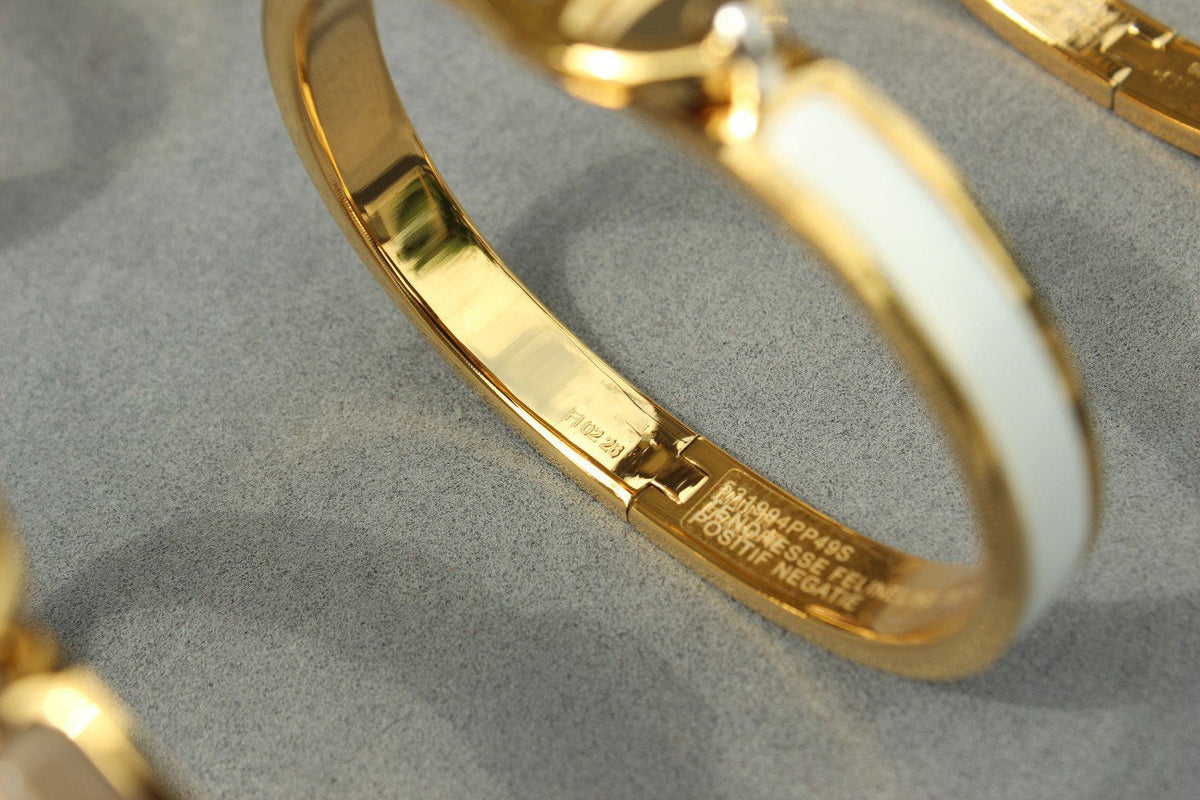 {
"Resenly Jewelry": "リゼンリー・ジュエリー",
"CLIC CHAINE GOLD BRACELET": "クリック・シェーヌ・ゴールドブレスレット"
}