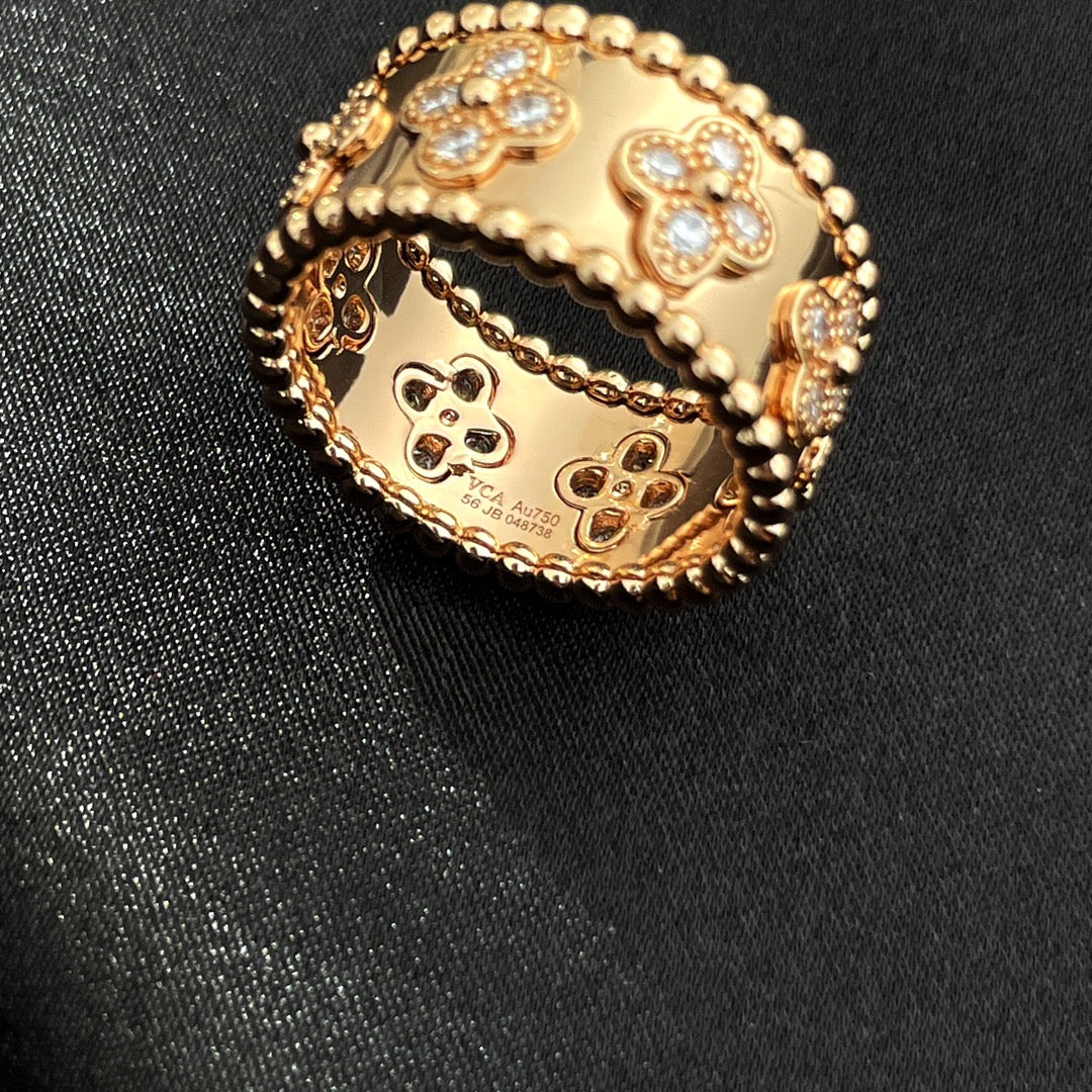 {
"Resenly Jewelry": "ルサンリィ ジュエリー",
"PERLEE DIAMOND LARGE RING": "ペルレ ダイヤモンド リング ラージモデル"
}
