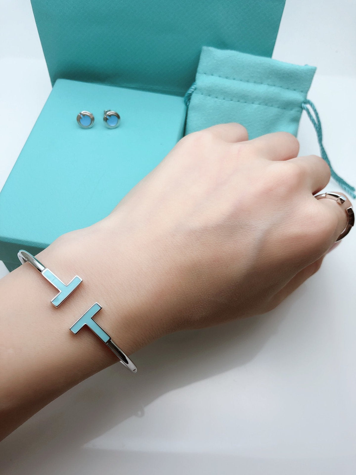 {
"Resenly Jewelry": "Resenly Jewelry",
"T SMALL TURQUOISE SILVER RING": "T スモール ターコイズ シルバーリング"
}