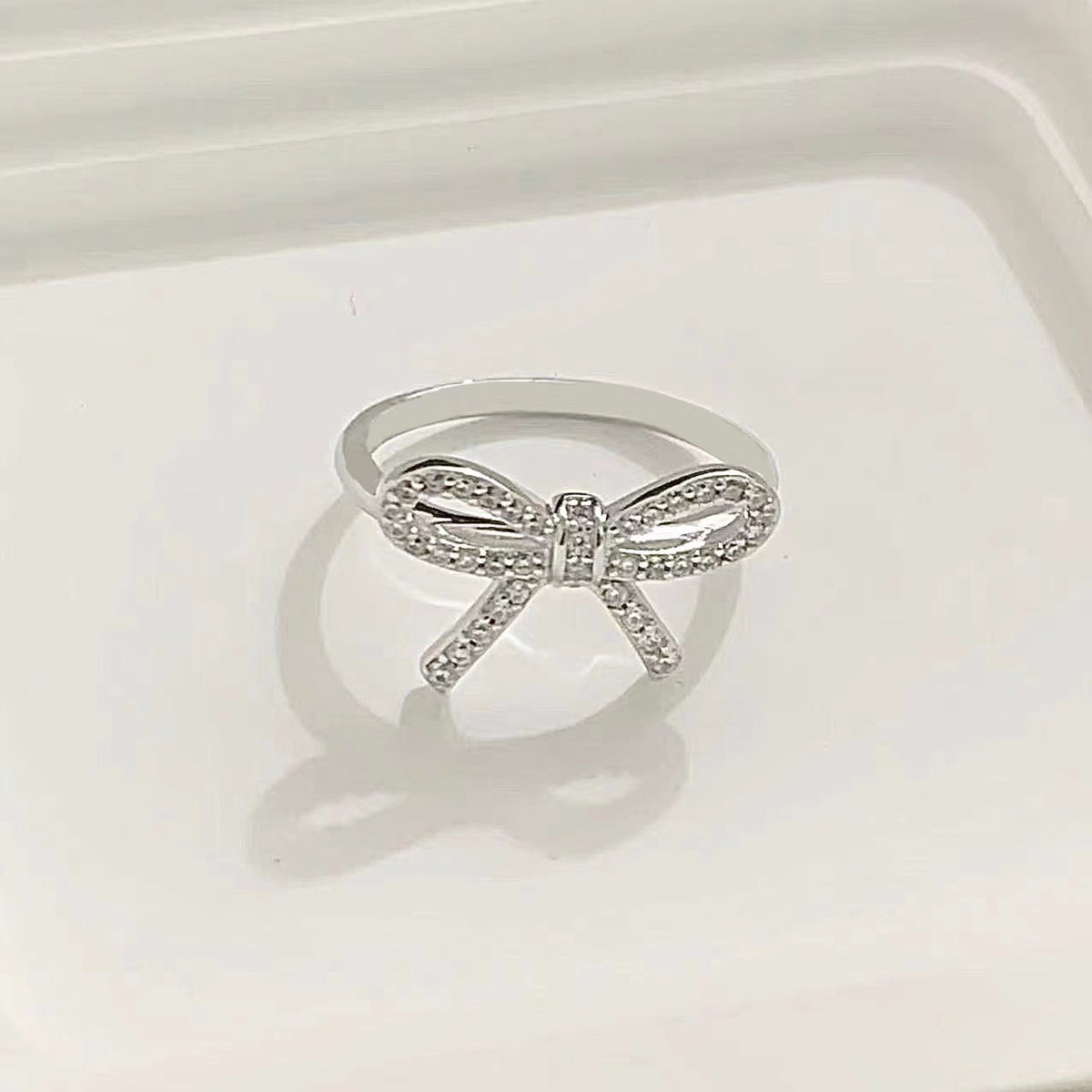 {
"Resenly Jewelry": "リゼンリージュエリー",
"TWIST BOW RING": "ツイストボウリング"
}