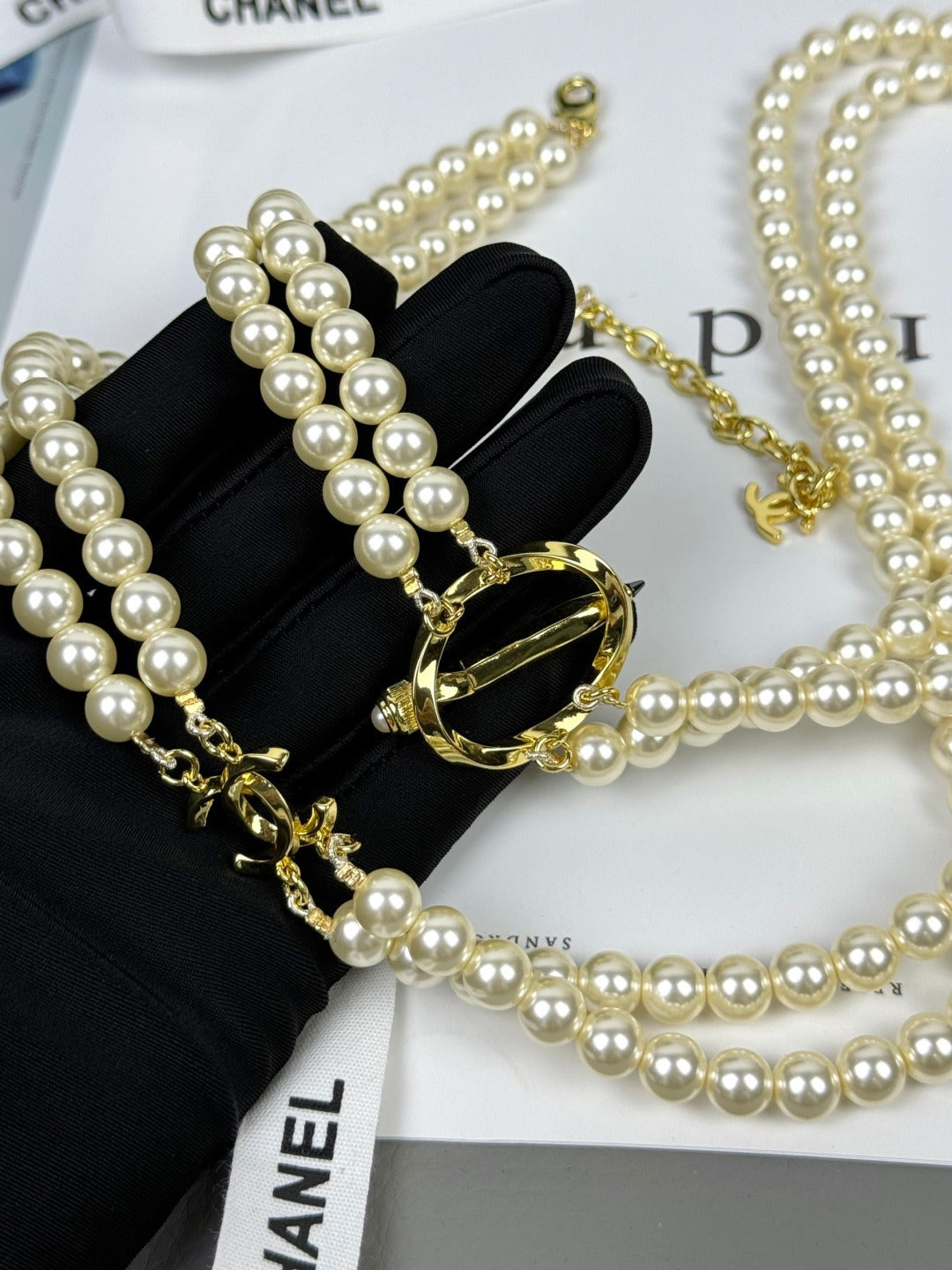 {
"Resenly Jewelry": "Resenly Jewelry",
"25K Pencil Double C Double-Layer Pearl Sweater Chain": "25K ペンシル ダブルC 二連パールセーターチェーン"
}