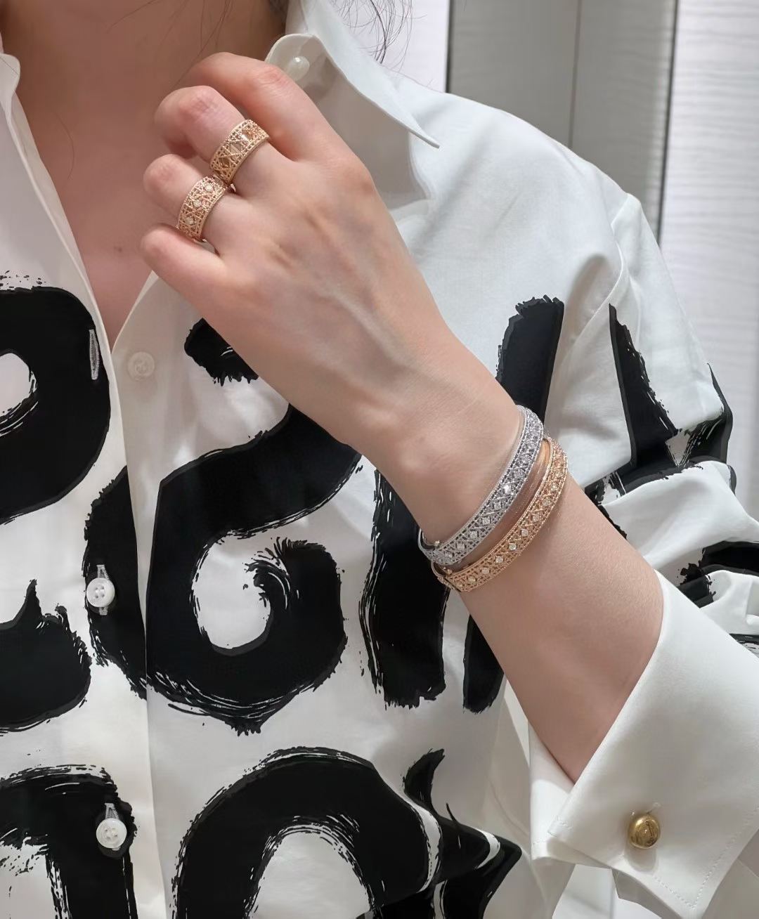 {
"Resenly Jewelry": "Resenly Jewelry",
"2026 WOVEN-PATTERN BRACELET SET WITH FULL DIAMOND INLAY THREE-COLORS": "2026年新作 フルダイヤモンド埋め込み織り柄ブレスレットセット(3色展開)"
}