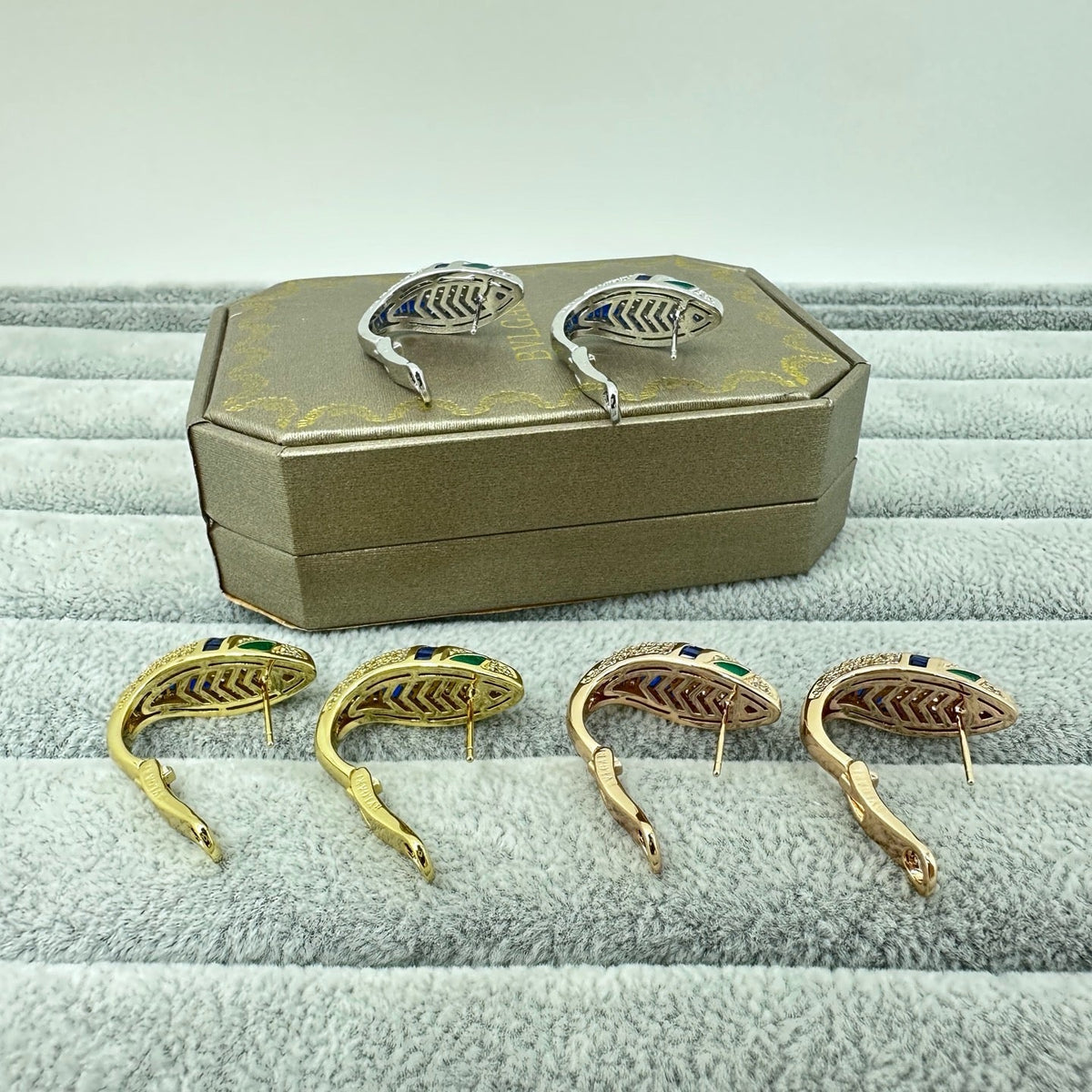 {
"Resenly Jewelry": "Resenly Jewelry",
"FULL STONE TWO-TONE SNAKE EARRING STUDS": "フルストーン ツートーン スネーク スタッドピアス"
}