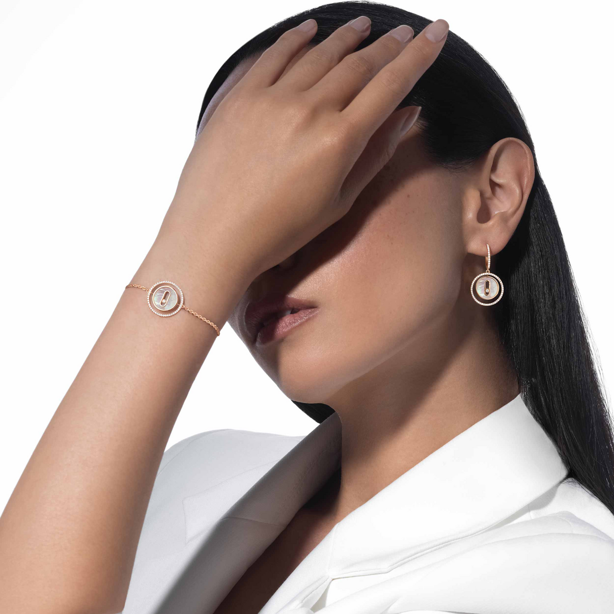 {
"Resenly Jewelry": "レゼンリー・ジュエリー",
"LUCKY MOVE WHITE MOTHER OF PEARL PINK GOLD DIAMOND BRACELET(Adjustable)": "ラッキー ムーブ ホワイトマザーオブパール ピンクゴールド ダイヤモンド ブレスレット(調節可能)"
}