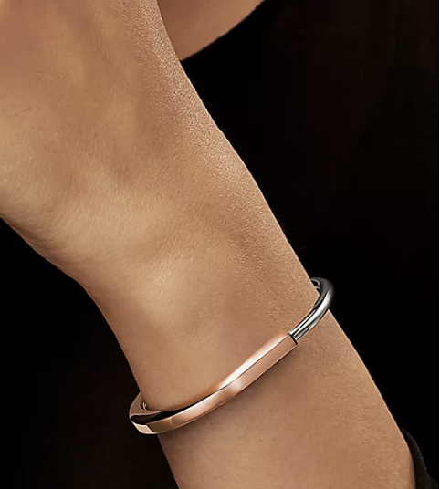{
"Resenly Jewelry": "Resenly Jewelry",
"LOCK BRACELET ROSE AND WHITE GOLD": "LOCK ブレスレット ローズ&ホワイトゴールド"
}