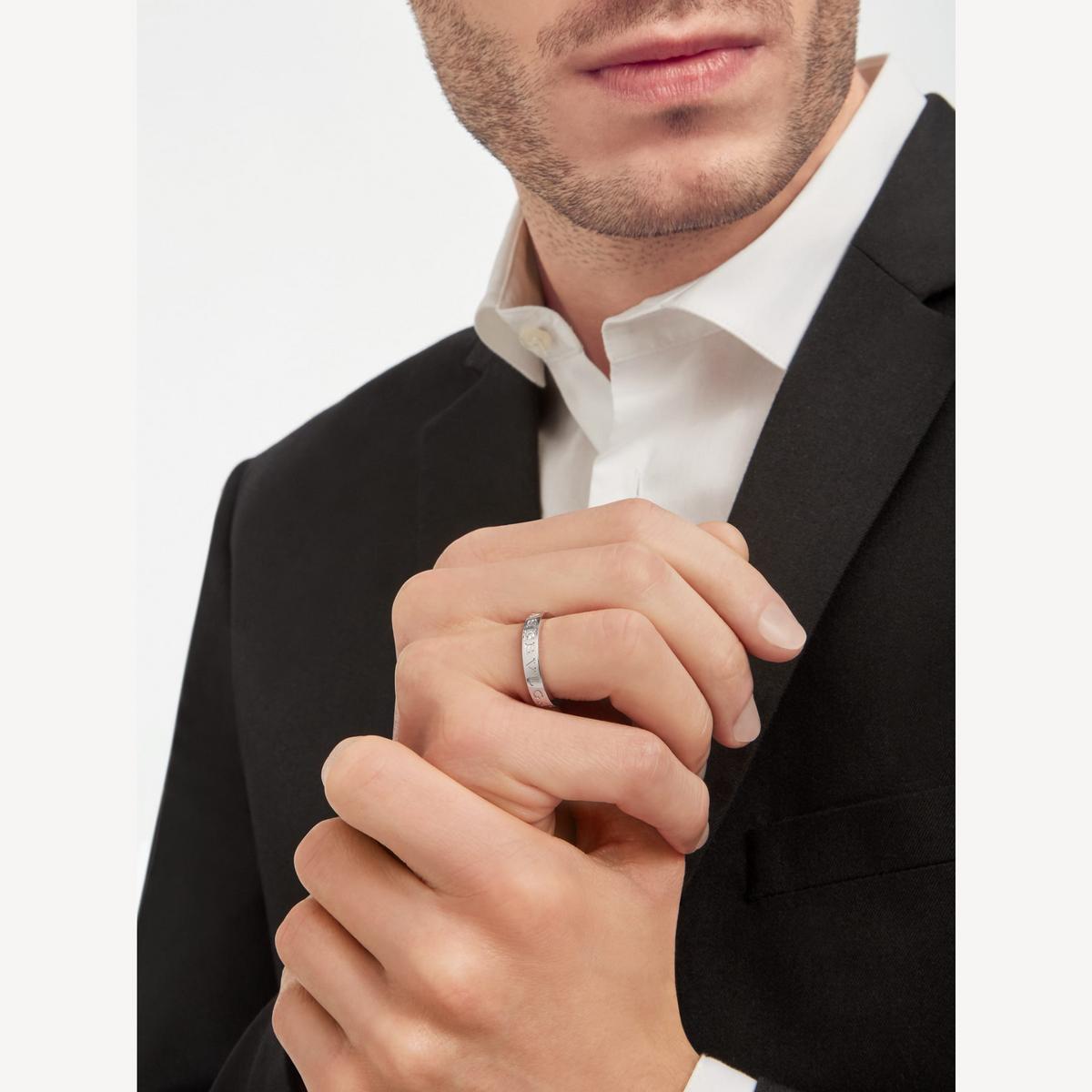 {
"Resenly Jewelry": "Resenly Jewelry",
"ZERO 1 ESSENTIAL WITH A DIAMOD RING": "ZERO 1 エッセンシャル ダイヤモンドリング"
}