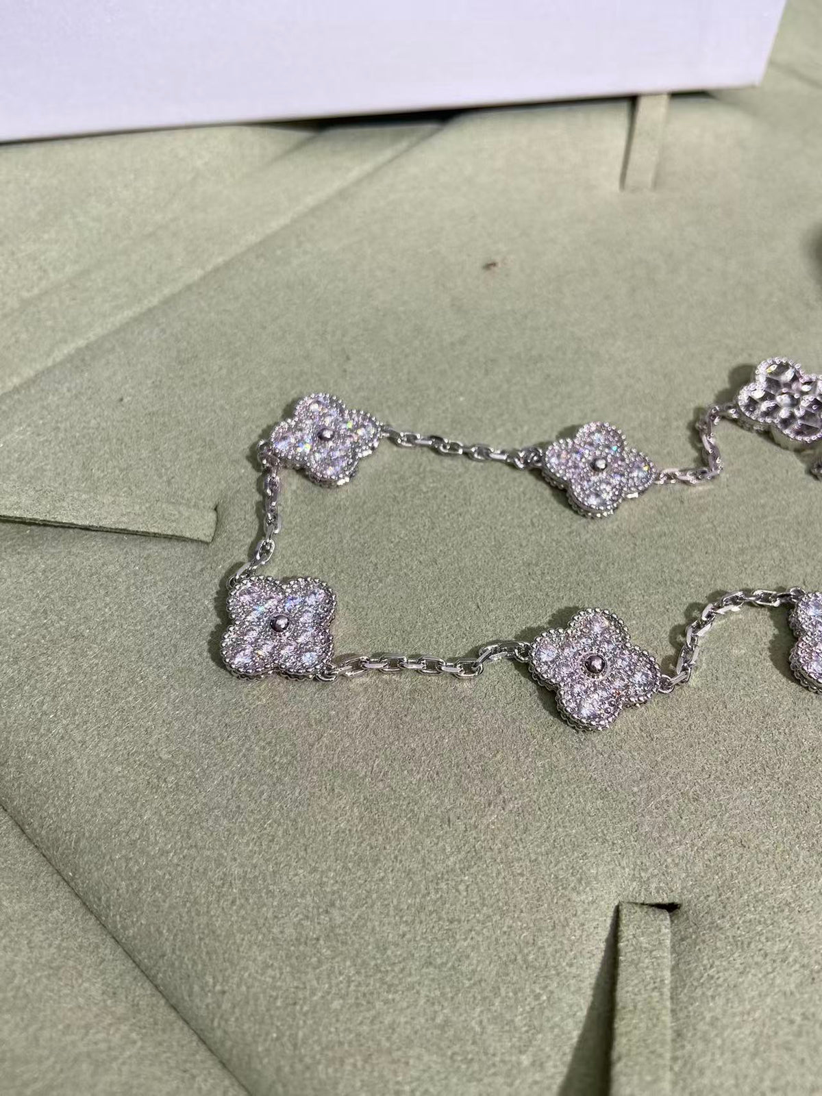 {
"Resenly Jewelry": "Resenly Jewelry",
"CLOVER 10 MOTIFS FULL DIAMOND NECKLACE": "クローバー 10モチーフ フルダイヤモンド ネックレス"
}