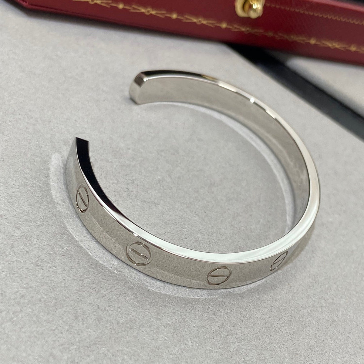 {
"Resenly Jewelry": "Resenly Jewelry",
"LOVE BRACELET 6.1MM 1 DIAMOND OPEN CUFF": "LOVE ブレスレット 6.1mm 1ダイヤモンド オープンカフ"
}