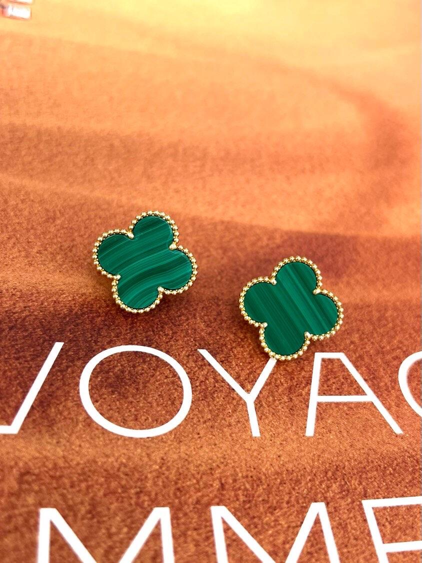 {
"Resenly Jewelry": "Resenly Jewelry",
"CLOVER LARGE (20mm) 1 MOTIFS GREENER MOP STUD EARRINGS": "クローバー ラージ (20mm) 1モチーフ グリーン マザーオブパール スタッドピアス"
}