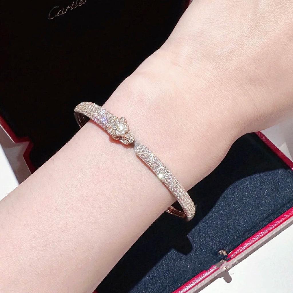 {
"Resenly Jewelry": "Resenly Jewelry",
"PANTHERE FULL DIAMOND OPEN BRACELET": "パンテール フルダイヤモンド オープンブレスレット"
}