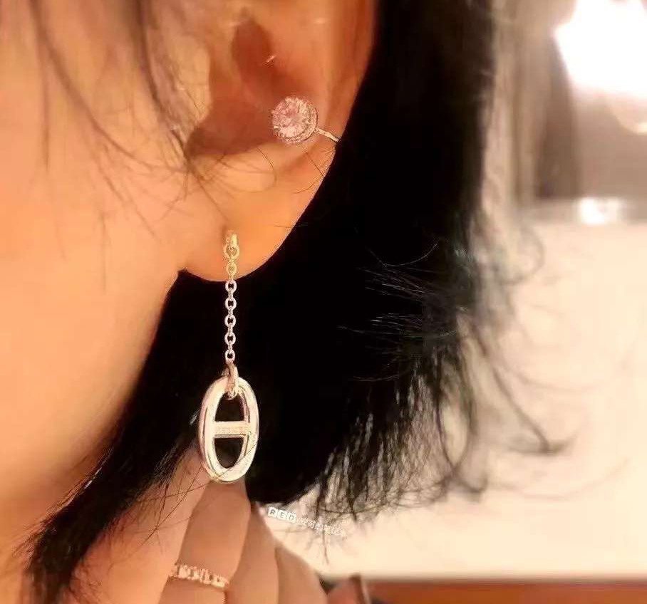 {
"Resenly Jewelry": "Resenly Jewelry",
"CHAINE TASSEL EARRINGS": "チェーンタッセルピアス"
}