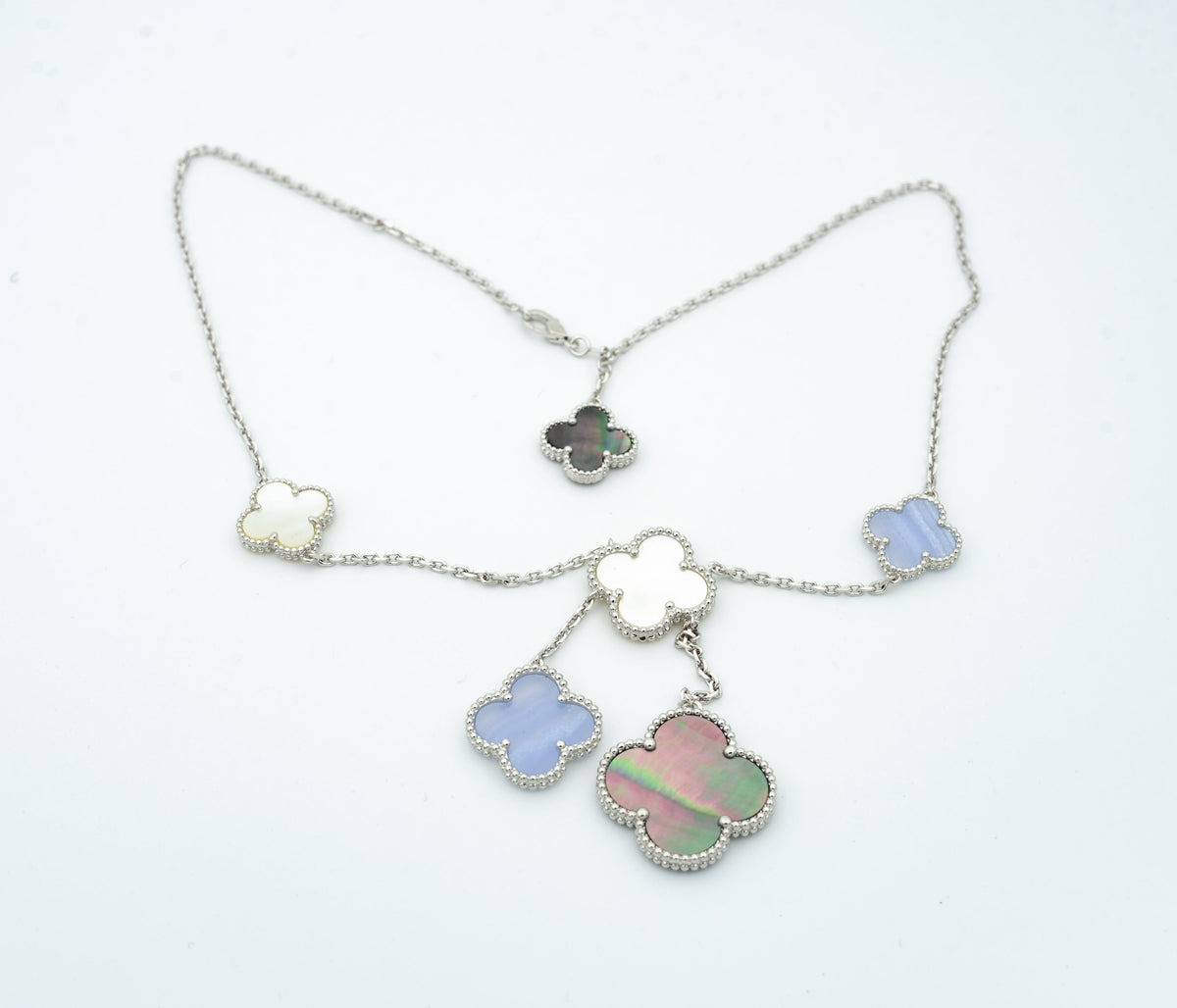 {
"Resenly Jewelry": "Resenly Jewelry",
"CLOVER MOP CHALCEDONY NECKLACE SILVER 6 MOTIF": "クローバー MOP カルセドニー ネックレス シルバー 6モチーフ"
}