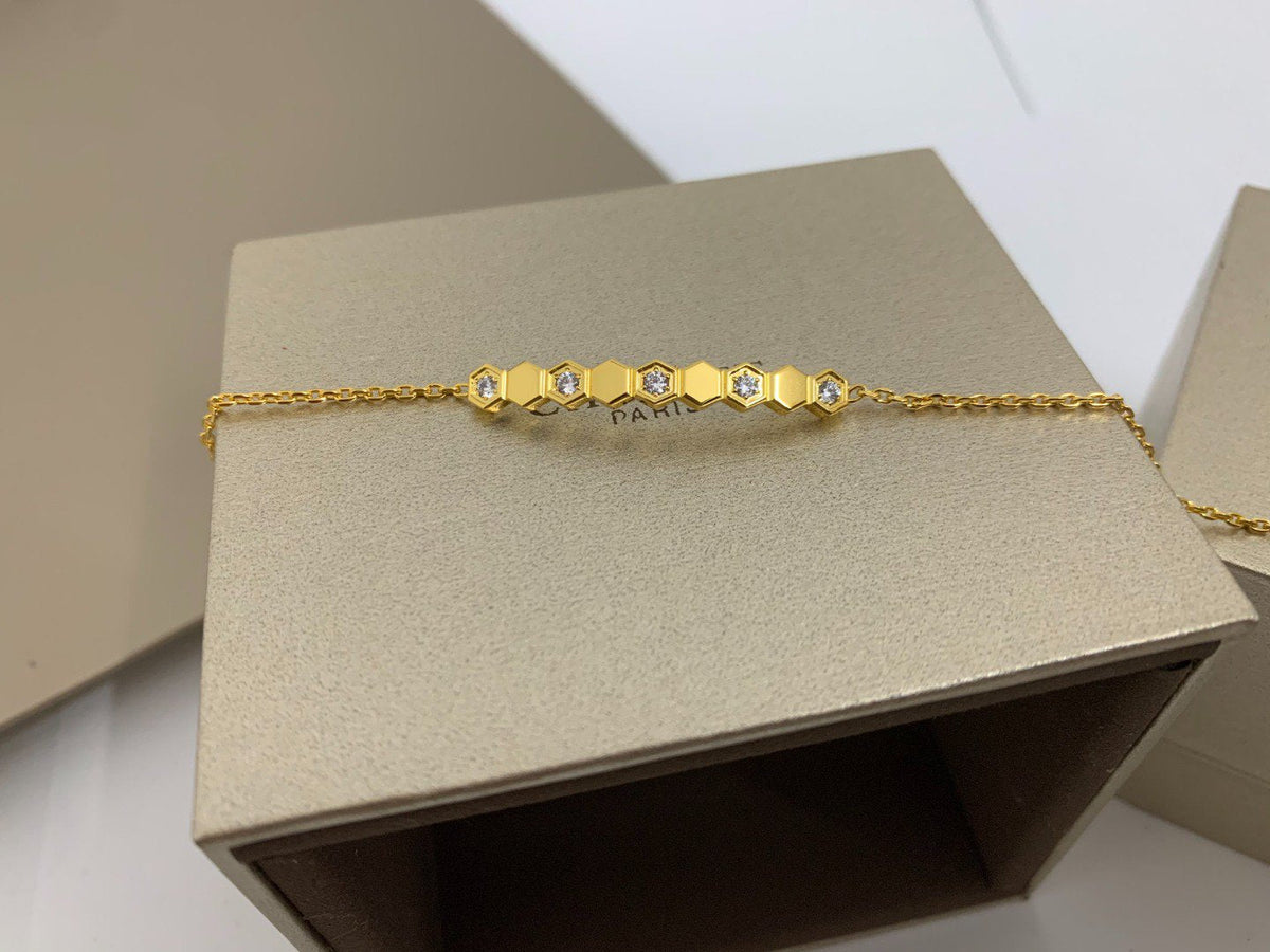 {
"Resenly Jewelry": "Resenly Jewelry",
"BEE LOVE BRACELET DIAMOND": "BEE LOVE ダイヤモンドブレスレット"
}