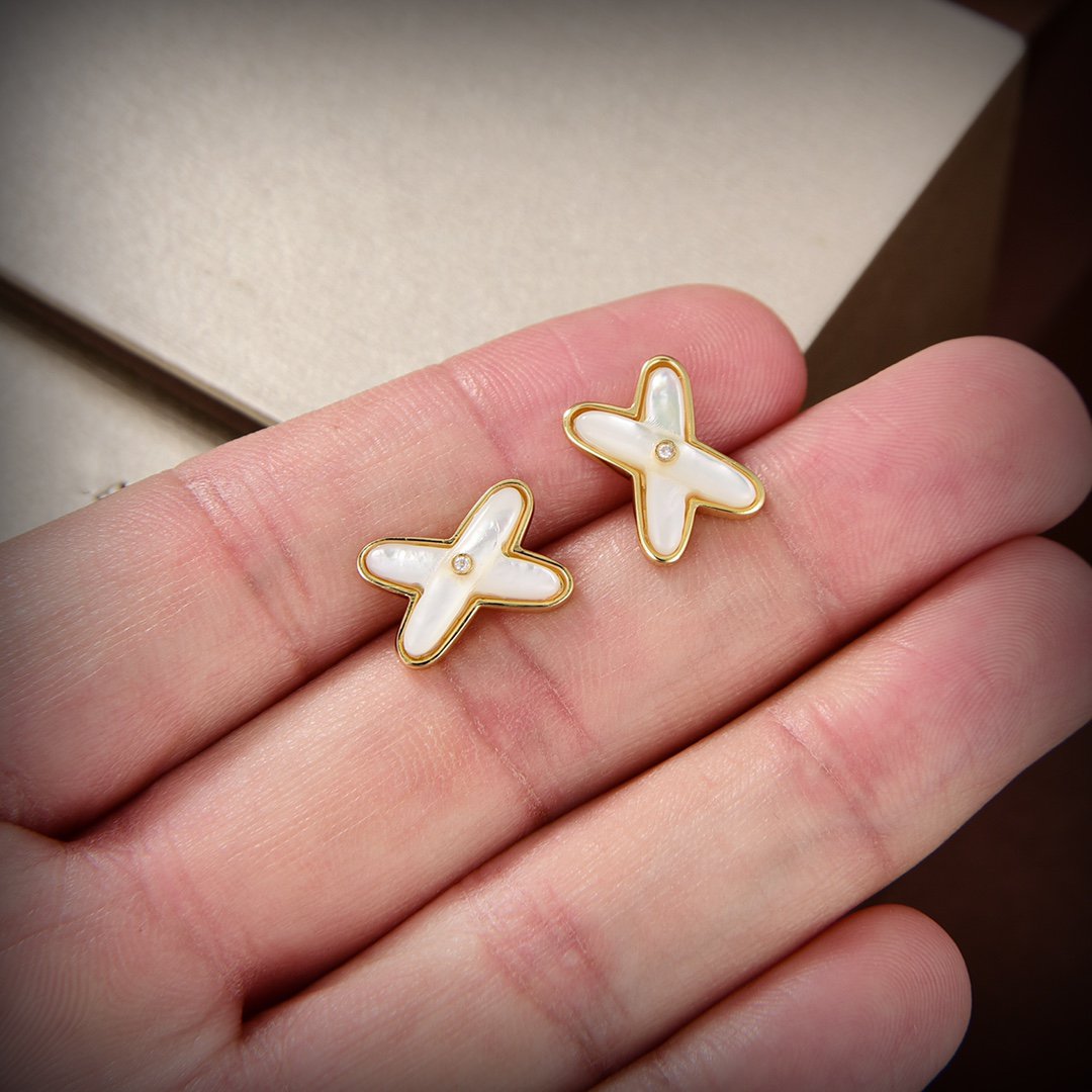 {
"Resenly Jewelry": "Resenly Jewelry",
"JEUX DE WHITE MOP GOLD DIAMOND EARRINGS": "JEUX DE ホワイトMOP ゴールドダイヤモンドピアス"
}