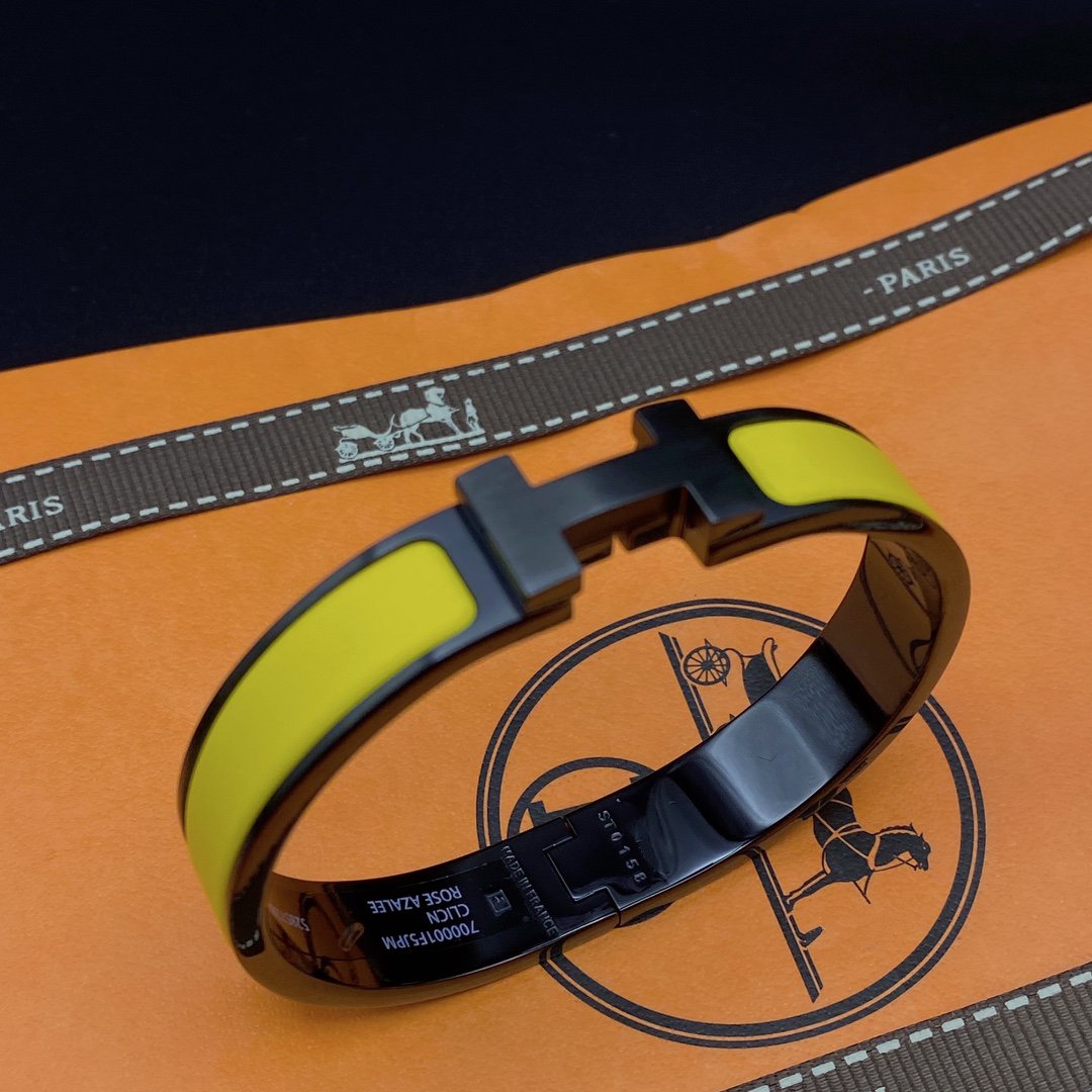 {
"Resenly Jewelry": "レゼンリージュエリー",
"CLIC HM SO BLACK YELLOW BRACELET": "クリックH ソーブラック イエロー ブレスレット"
}