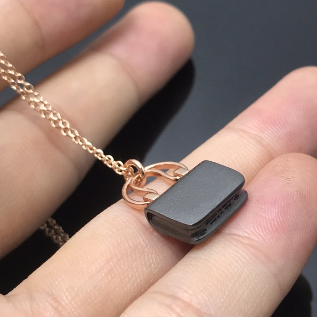 {
"Resenly Jewelry": "Resenly Jewelry",
"WOMEN'S HM AMULETTES CONSTANCE PENDANT NECKLACE": "レディース HM アミュレット コンスタンス ペンダント ネックレス"
}