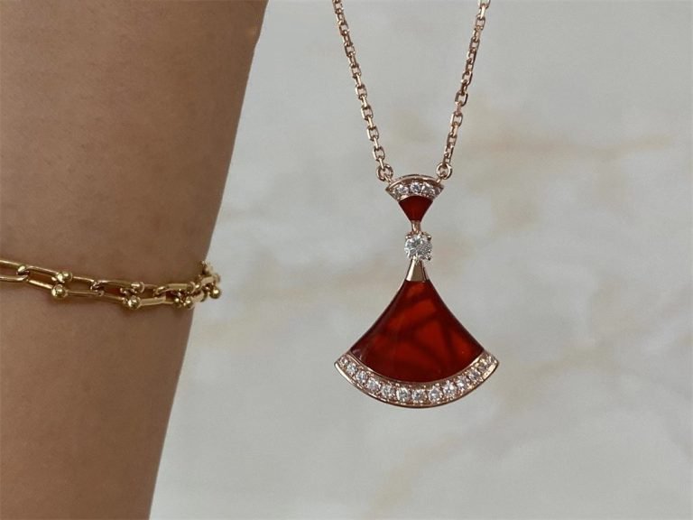 {
"Resenly Jewelry": "リゼンリー・ジュエリー",
"DREAM NECKLACE CARNELIAN DIAMOND": "ドリーム ネックレス カーネリアン ダイヤモンド"
}
