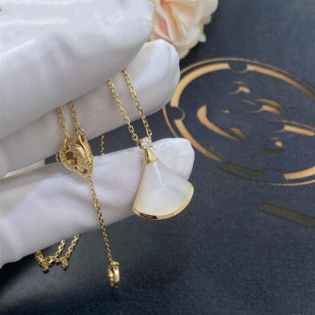 {
"Resenly Jewelry": "Resenly Jewelry",
"DREAM NECKLACE WHITE MOP GOLD 1 DIAMOND": "DREAM ネックレス ホワイトMOP ゴールド 1ダイヤモンド"
}