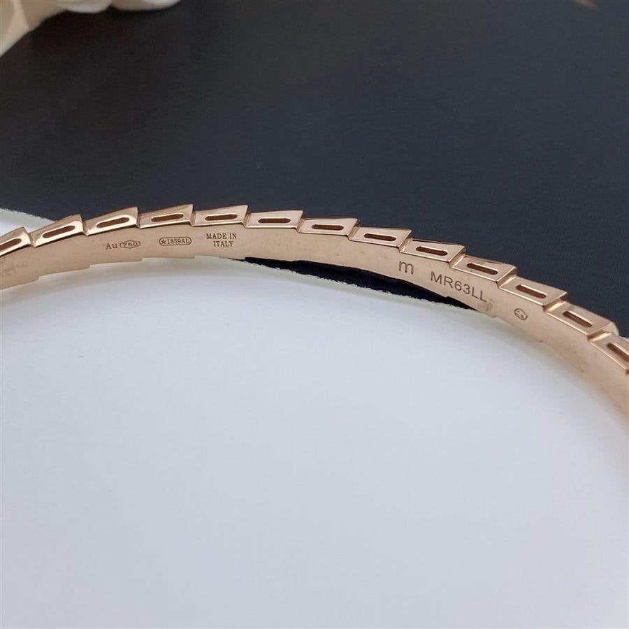{
"Resenly Jewelry": "レゼンリー・ジュエリー",
"SERPENTI BRACELET PINK GOLD MOP DIAMOND": "セルペンティ ブレスレット ピンクゴールド マザーオブパール ダイヤモンド"
}