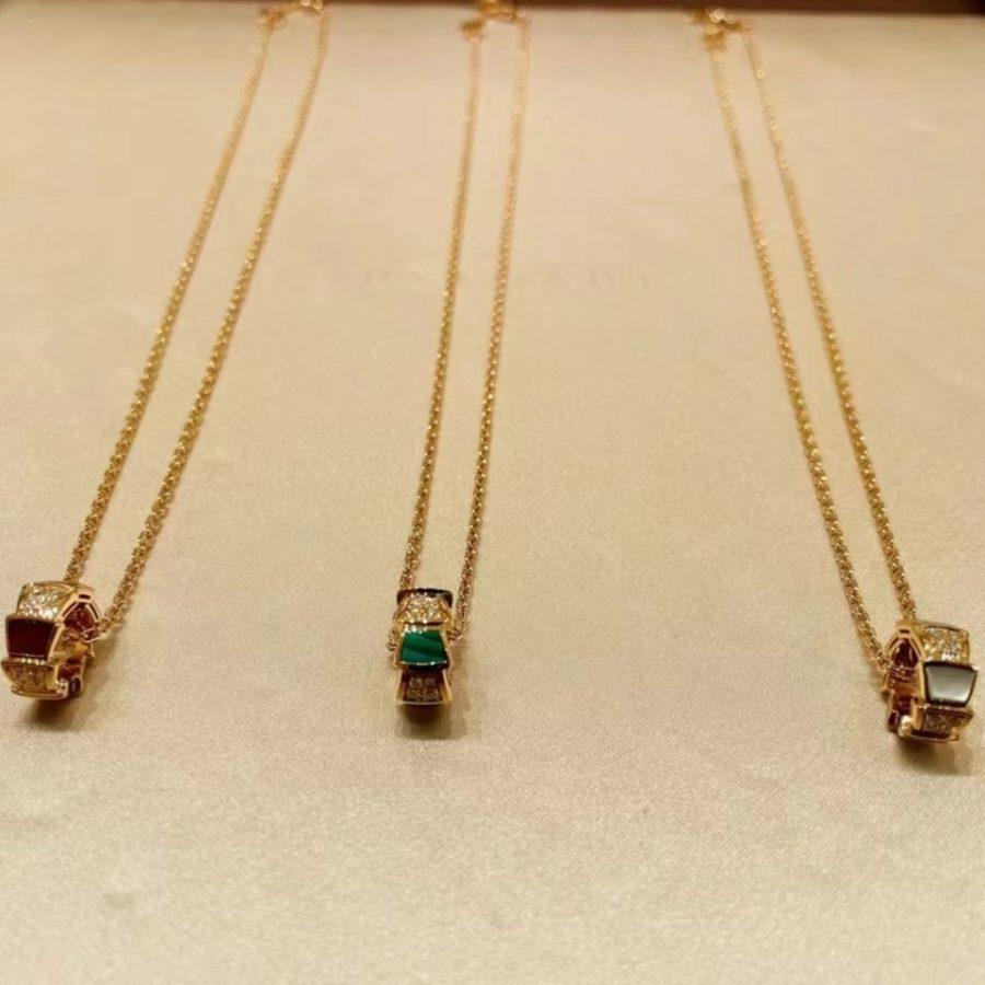 {
"Resenly Jewelry": "レゼンリー・ジュエリー",
"SERPENTI PEDANT DIAMOND NECKLACE": "セルペンティ ペンダント ダイヤモンド ネックレス"
}