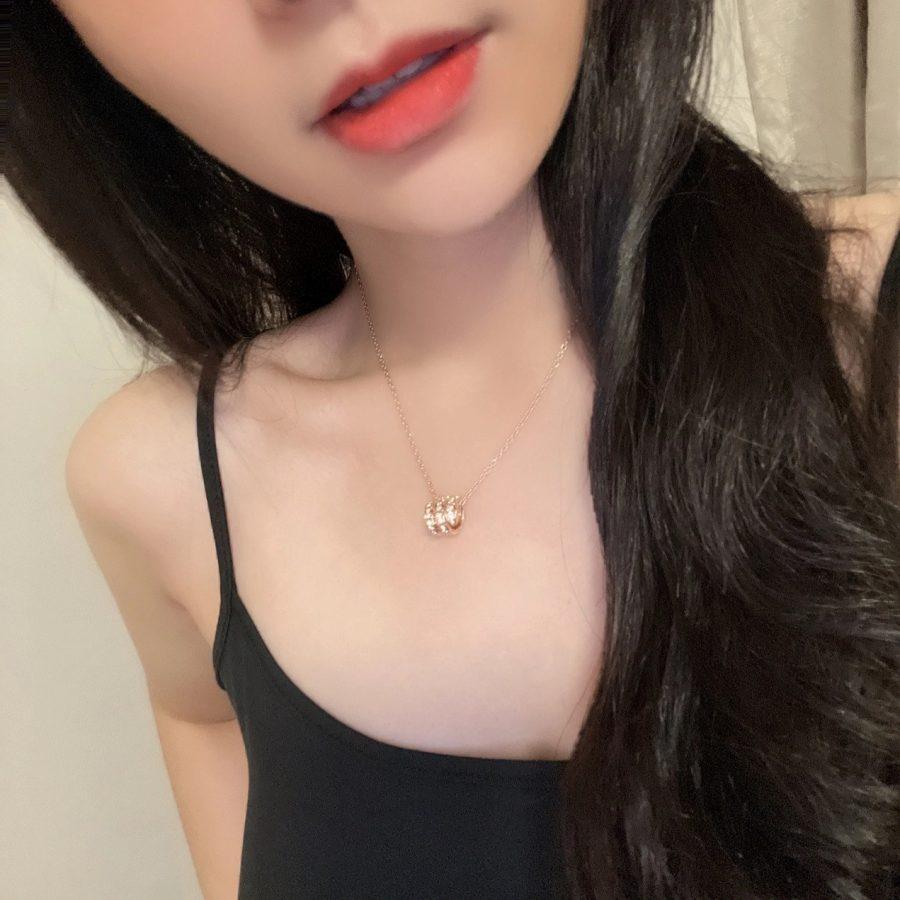 {
"Resenly Jewelry": "レゼンリー・ジュエリー",
"SERPENTI PINK GOLD NECKLACE DOUBLE RING DIAMOND": "セルペンティ ピンクゴールド ネックレス ダブルリング ダイヤモンド"
}