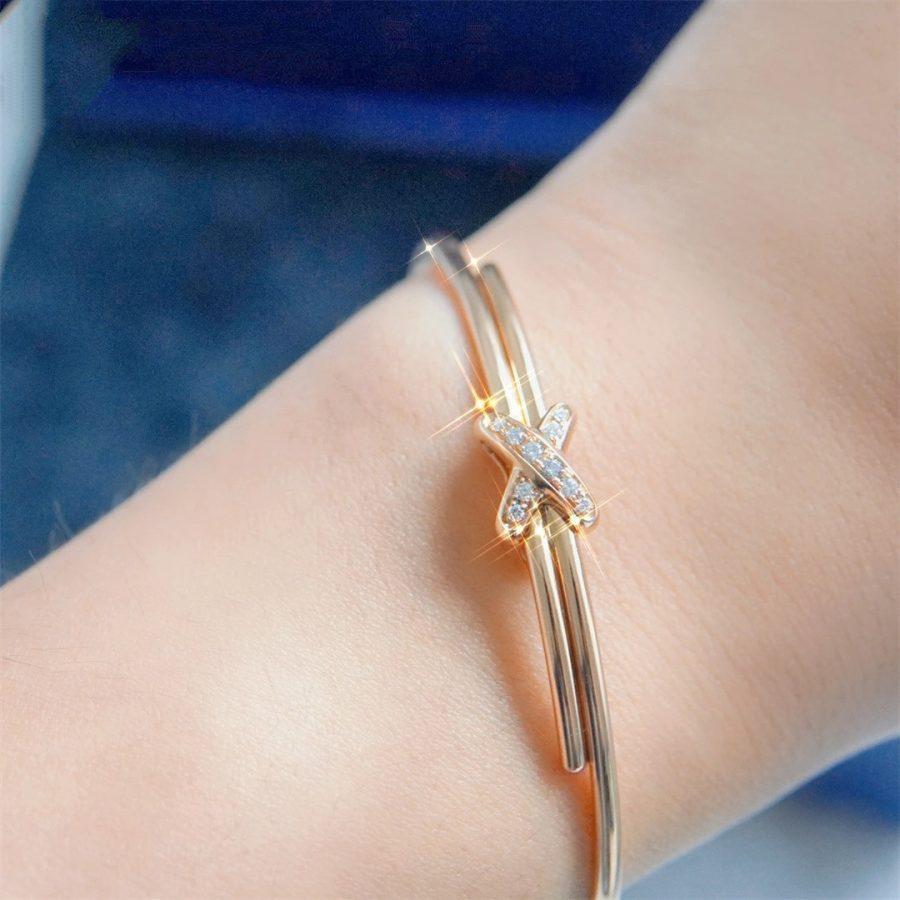 {
"Resenly Jewelry": "レセンリー・ジュエリー",
"JEUX DE BRACELET PINK GOLD DIAMONDS": "ジュ・ドゥ・ブレスレット ピンクゴールド ダイヤモンド"
}