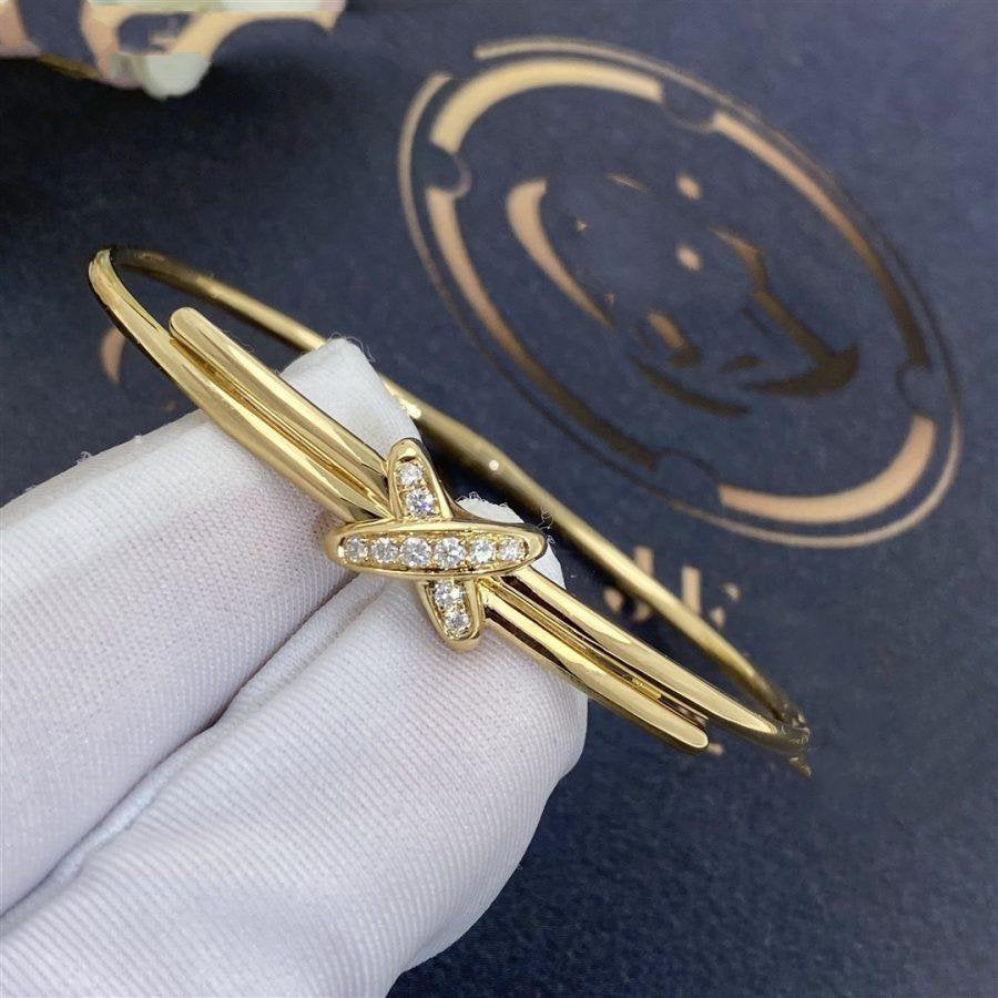{
"Resenly Jewelry": "レゼンリー・ジュエリー",
"JEUX DE BRACELET GOLD DIAMONDS": "ジュ・ドゥ・ブレスレット ゴールド ダイヤモンド"
}