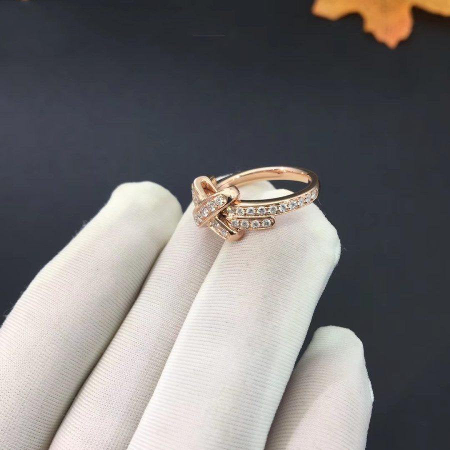 {
"Resenly Jewelry": "レゼンリー・ジュエリー",
"JEUX DE RING PINK GOLD DIAMOND": "ジュ・ドゥ・リング ピンクゴールド ダイヤモンド"
}