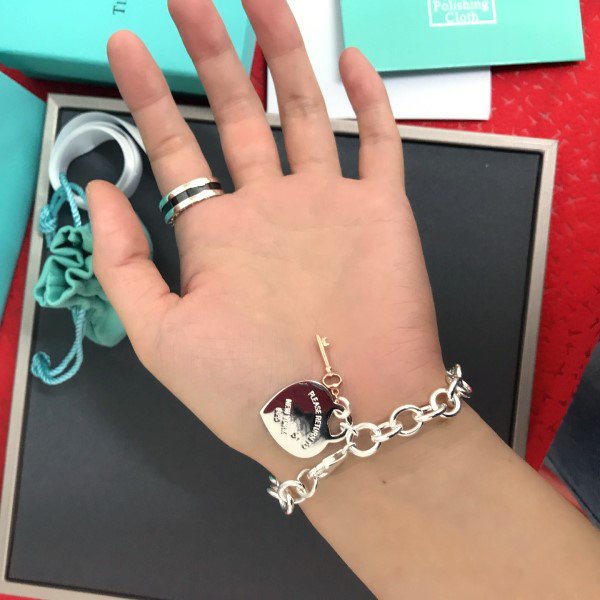 {
"Resenly Jewelry": "Resenly Jewelry",
"KEY HEART CARD CHUNKY INTERLOCKING BRACELET LENGTH": "キーハートカード チャンキーインターロッキングブレスレットの長さ"
}