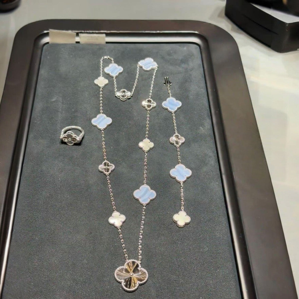 {
"Resenly Jewelry": "Resenly Jewelry",
"DETACHABLE CLOVER 15(11+4) FLOWER SILVER NECKLACE SET": "デタッチャブル・クローバー 15(11+4) フラワー・シルバーネックレスセット"
}